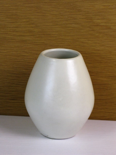 white parma vase 2202