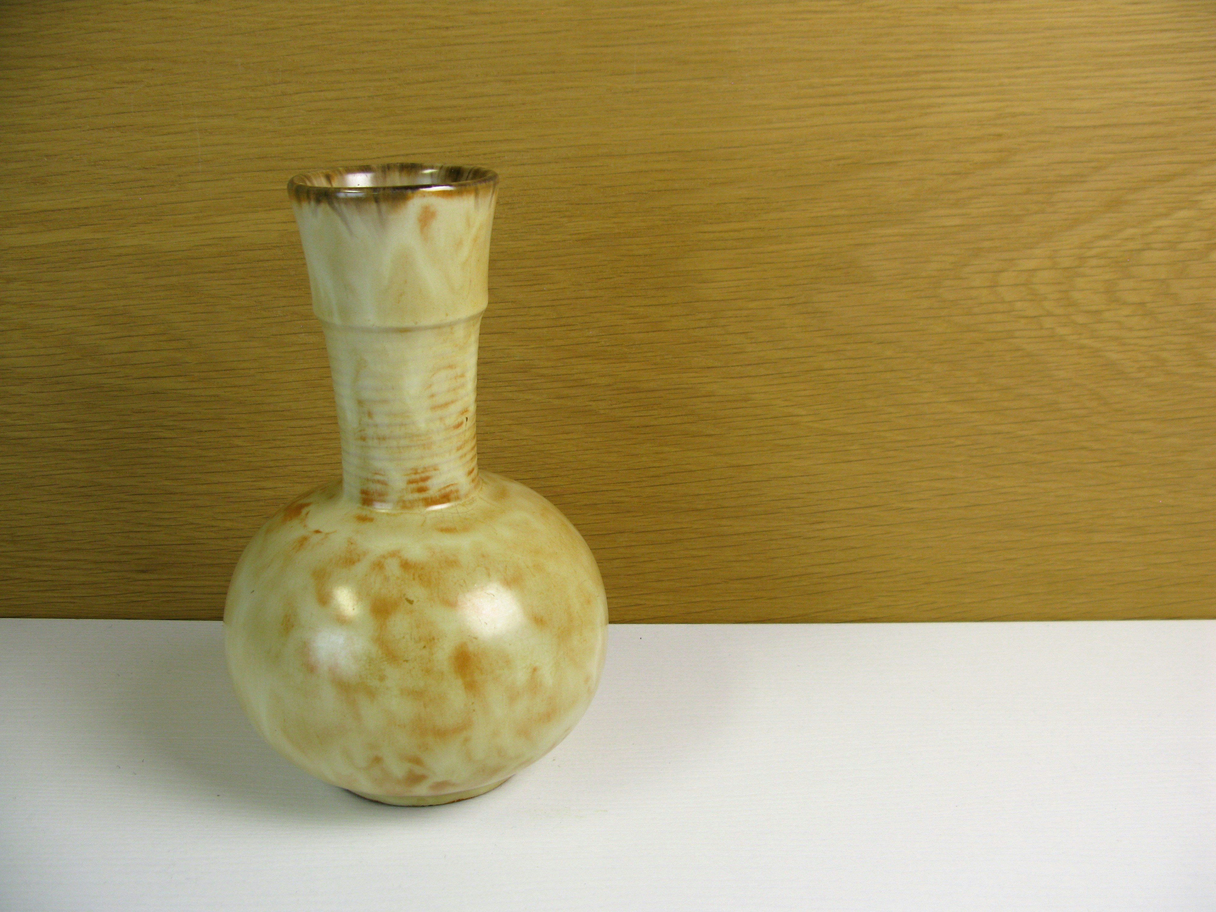 yellowish vase 3198