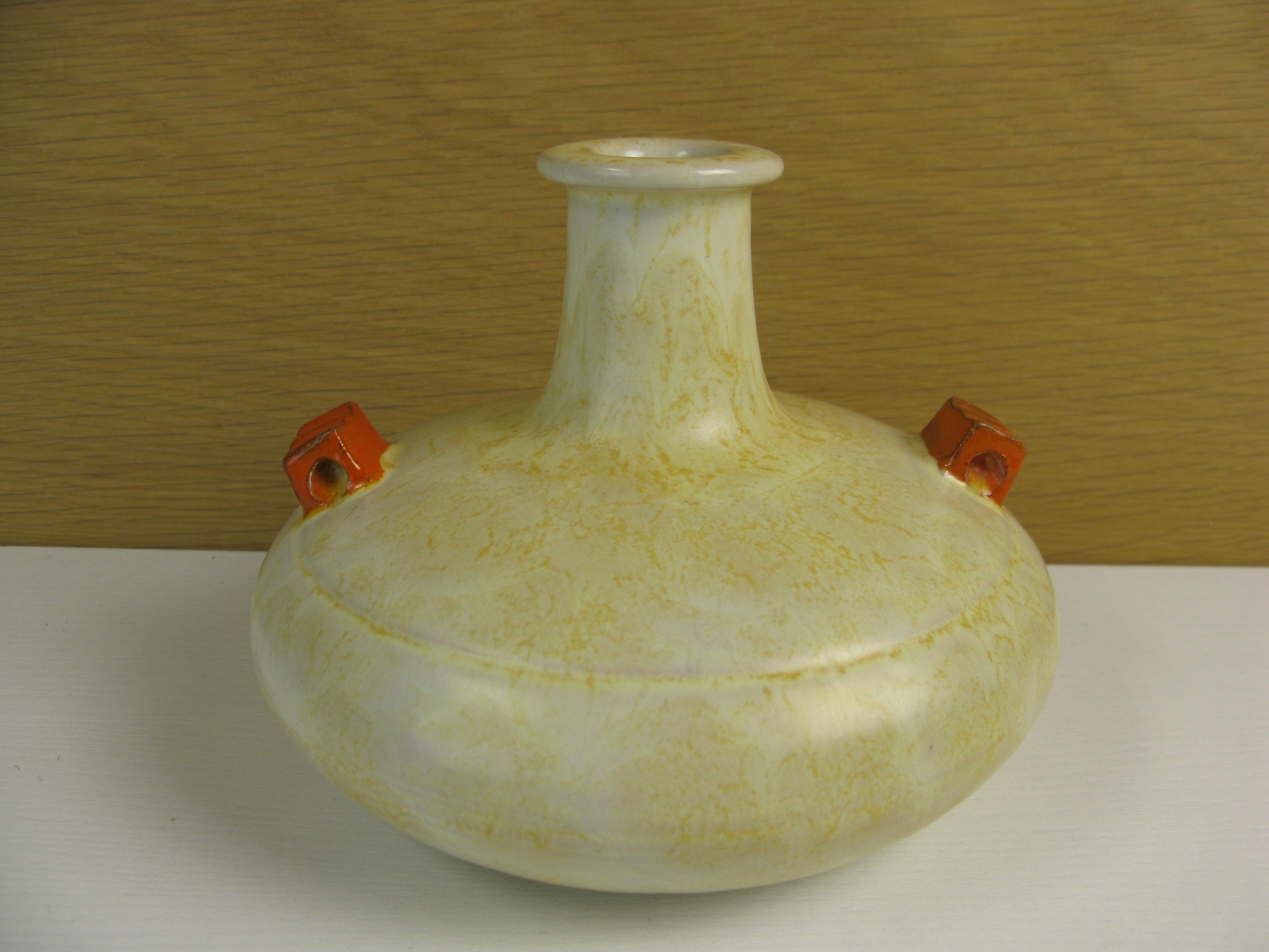 yelowish/orange vase 3111