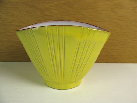 yellow vase 575