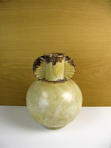 yellowish/brown vase 3097