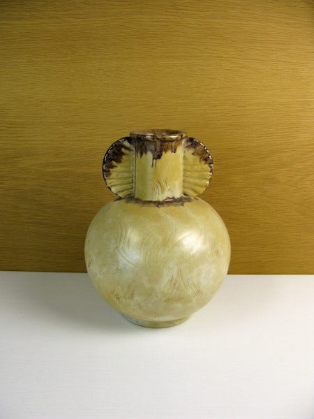 yellowish/brown vase 3097
