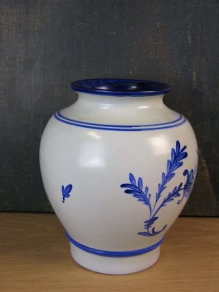 grey/blue urn 1645