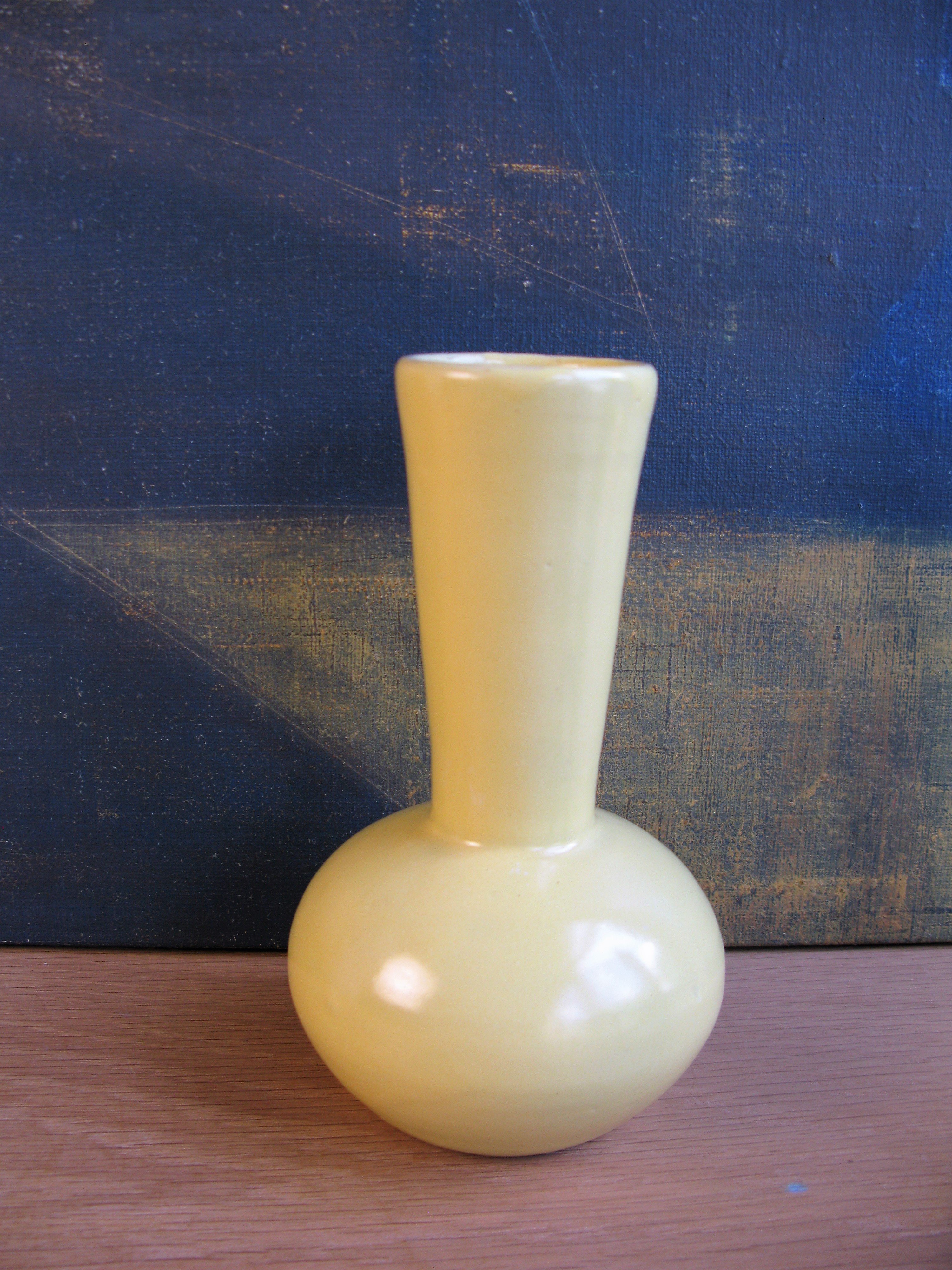 yellow vase 52
