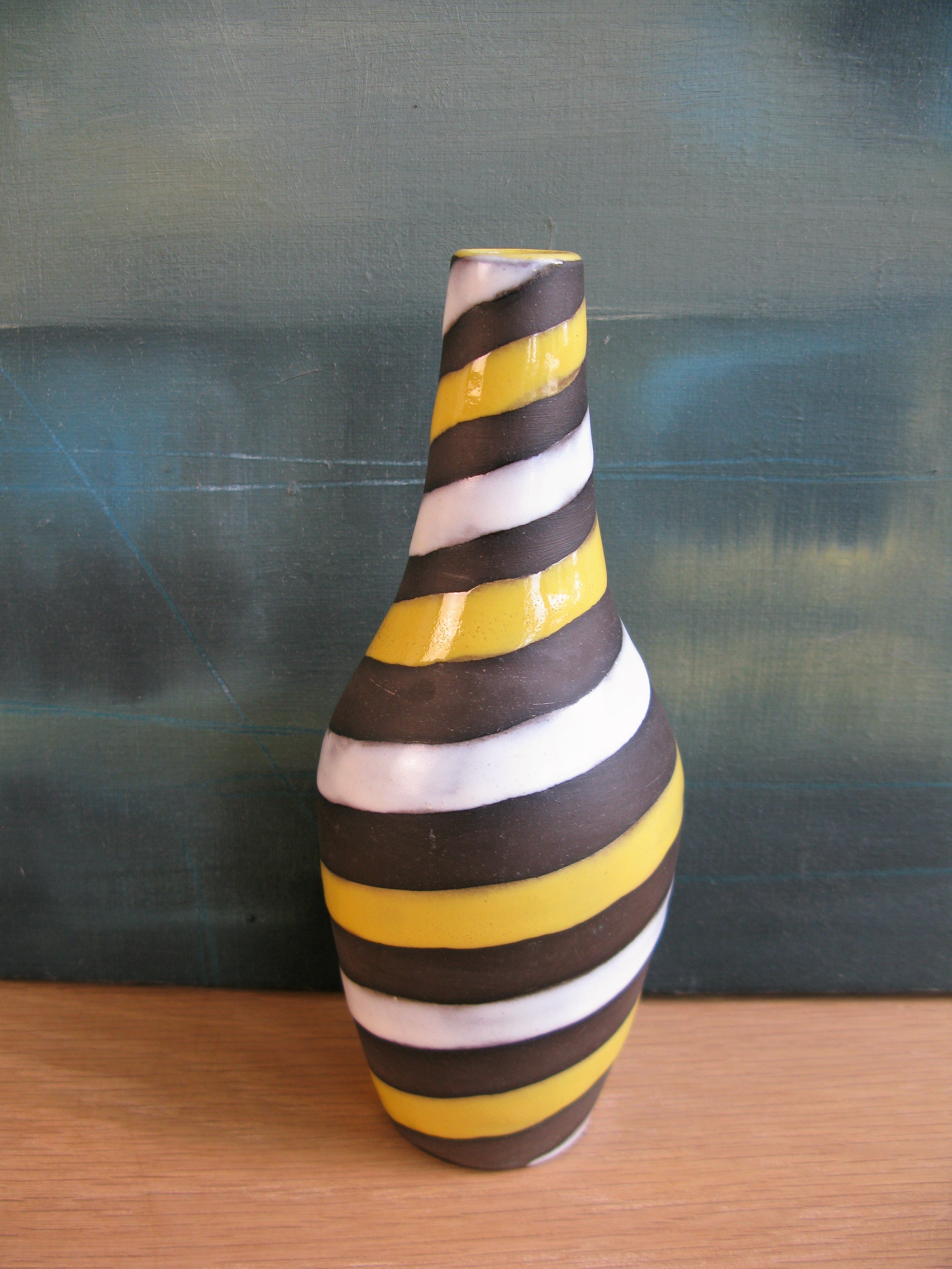 spiral vase 2048