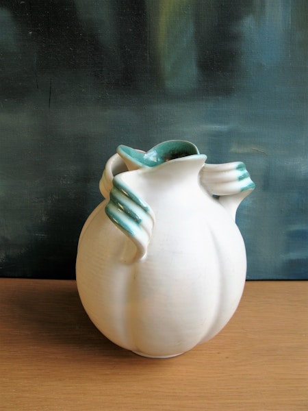 white/green vase 3303