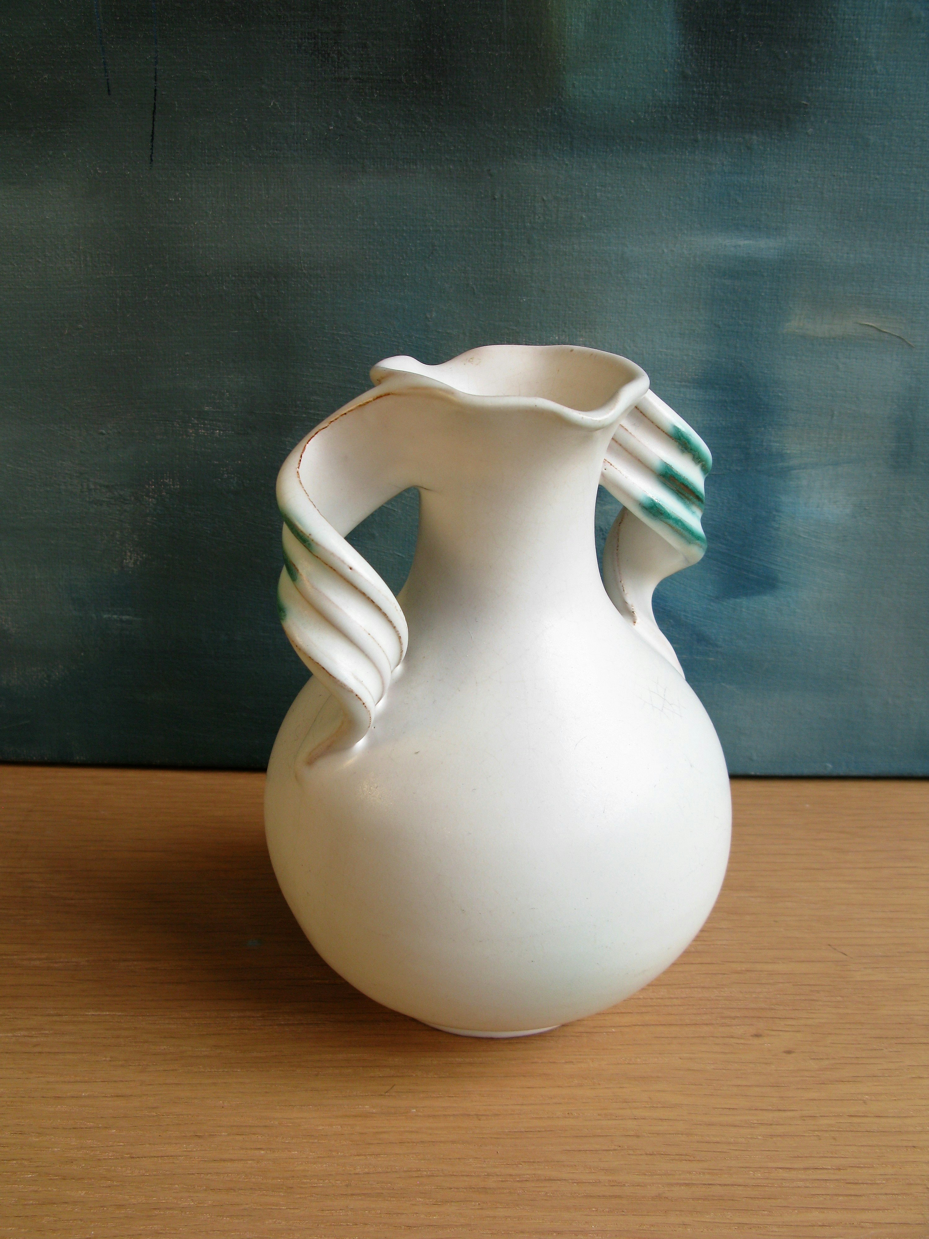 white/green vase 155 - Blandannat Keramik UPSALA-EKEBY