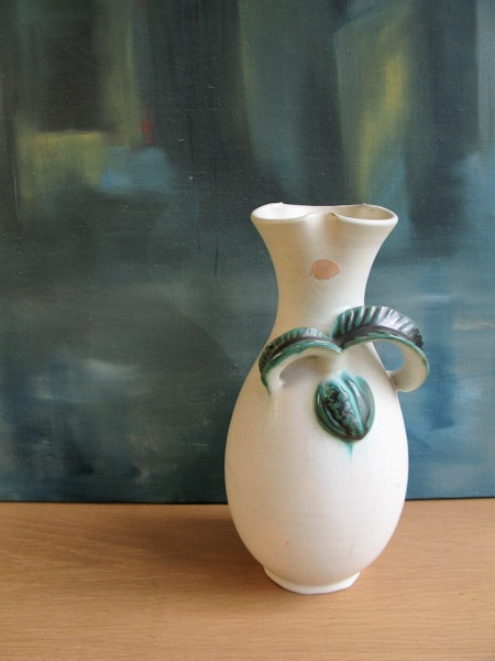 white/green vase 229