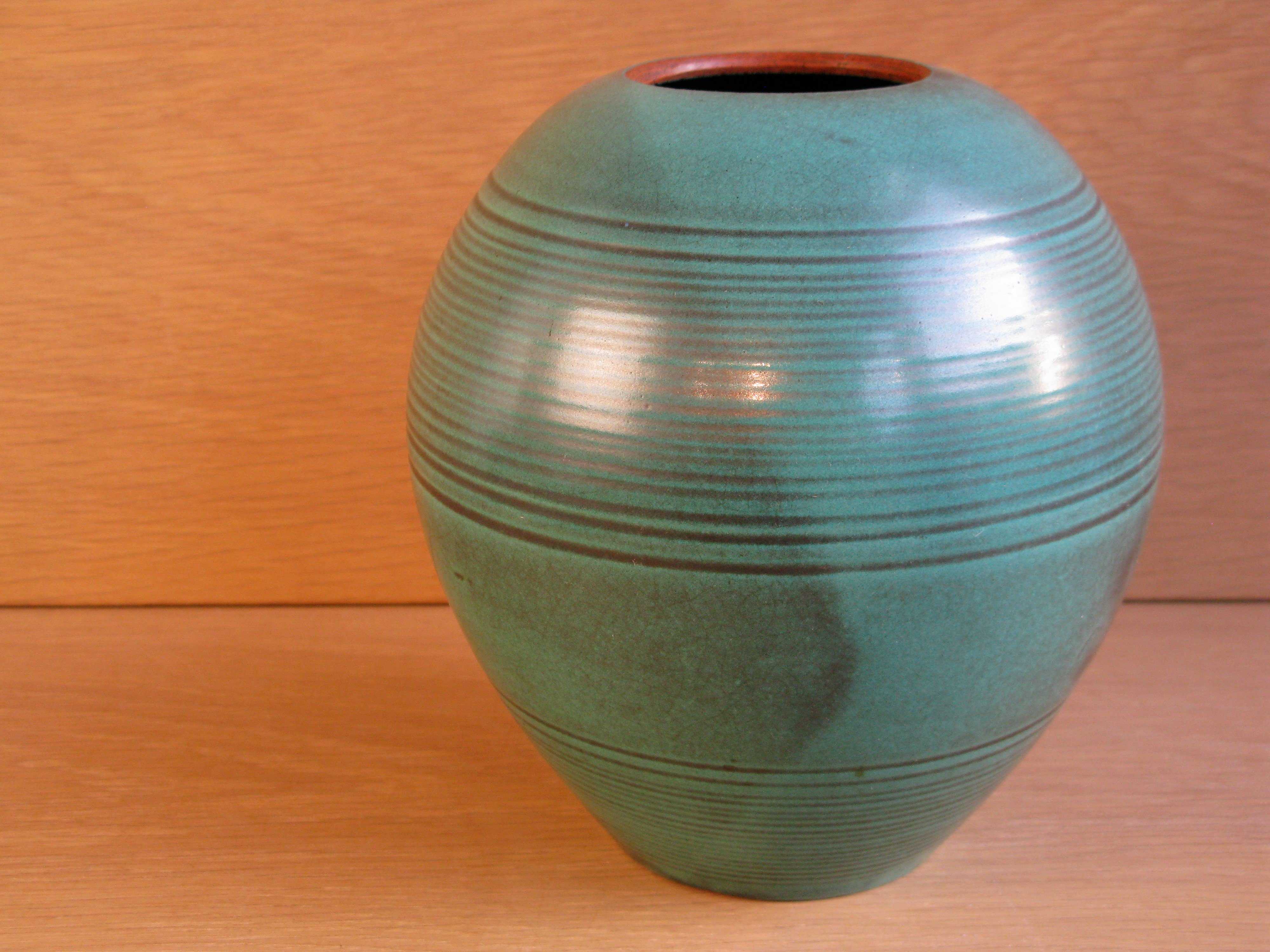 green vase 3112