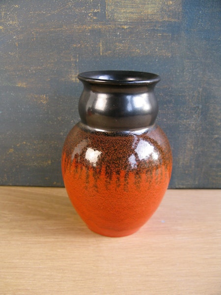 orange/black vase 2672