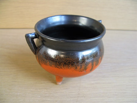 black/orange pot 1