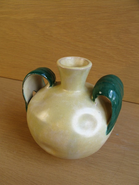 yellowish/green vase 190
