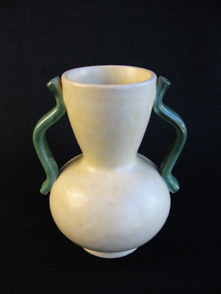 yellowis/green vase 283