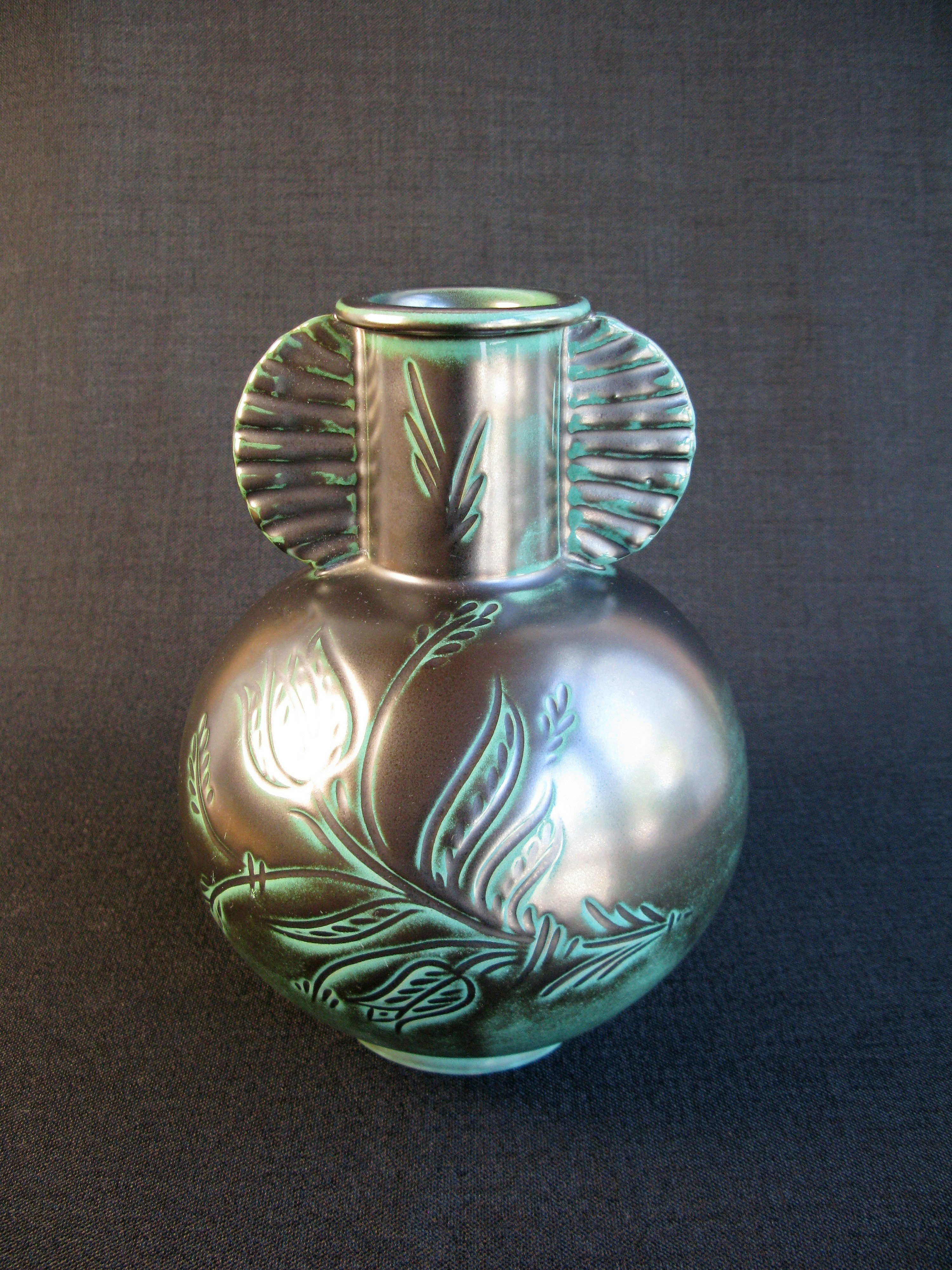 green vase 3097