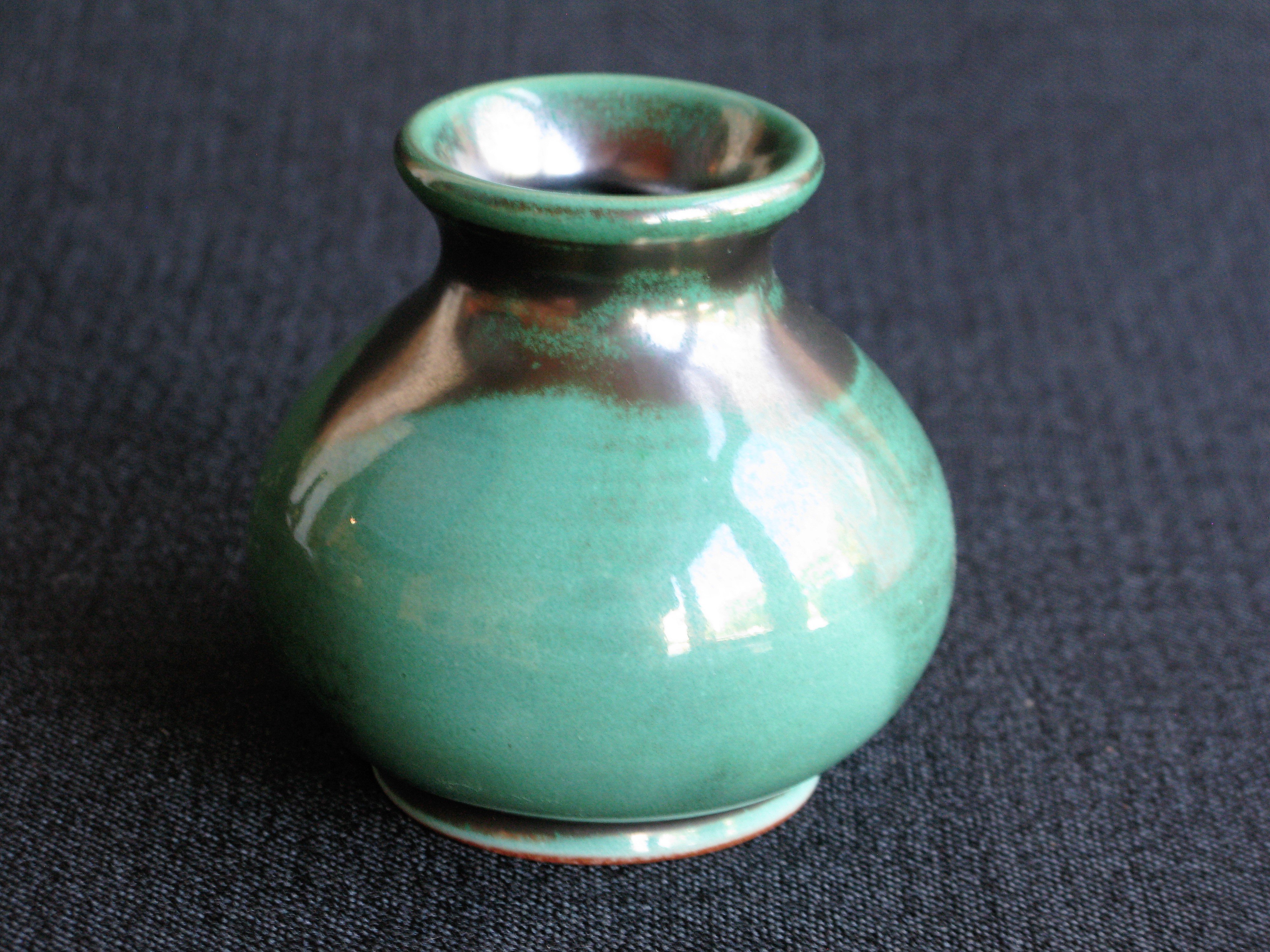 dark green vase 184