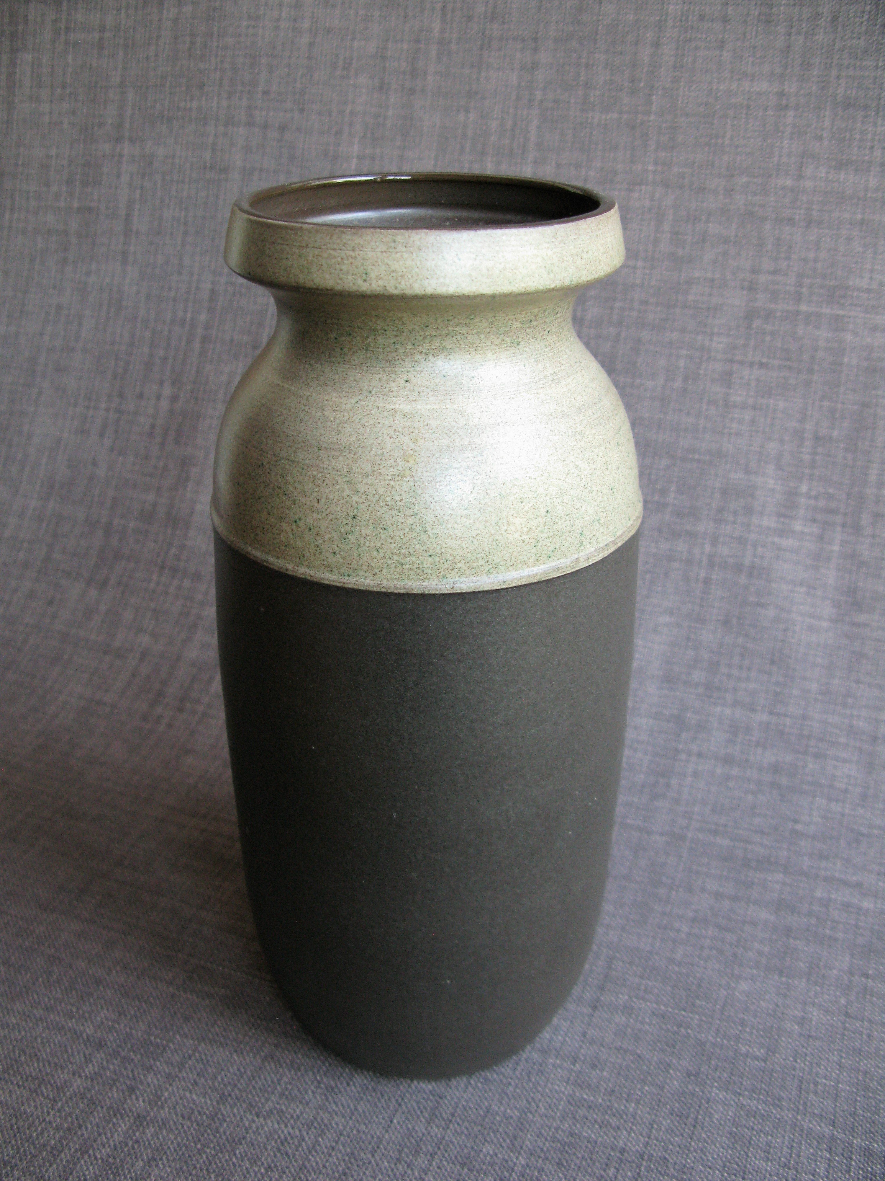 Yellowish/brown vase 1034/166