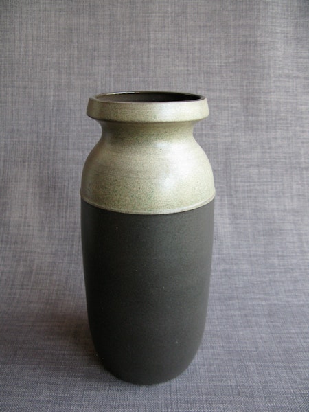 Yellowish/brown vase 1034/166