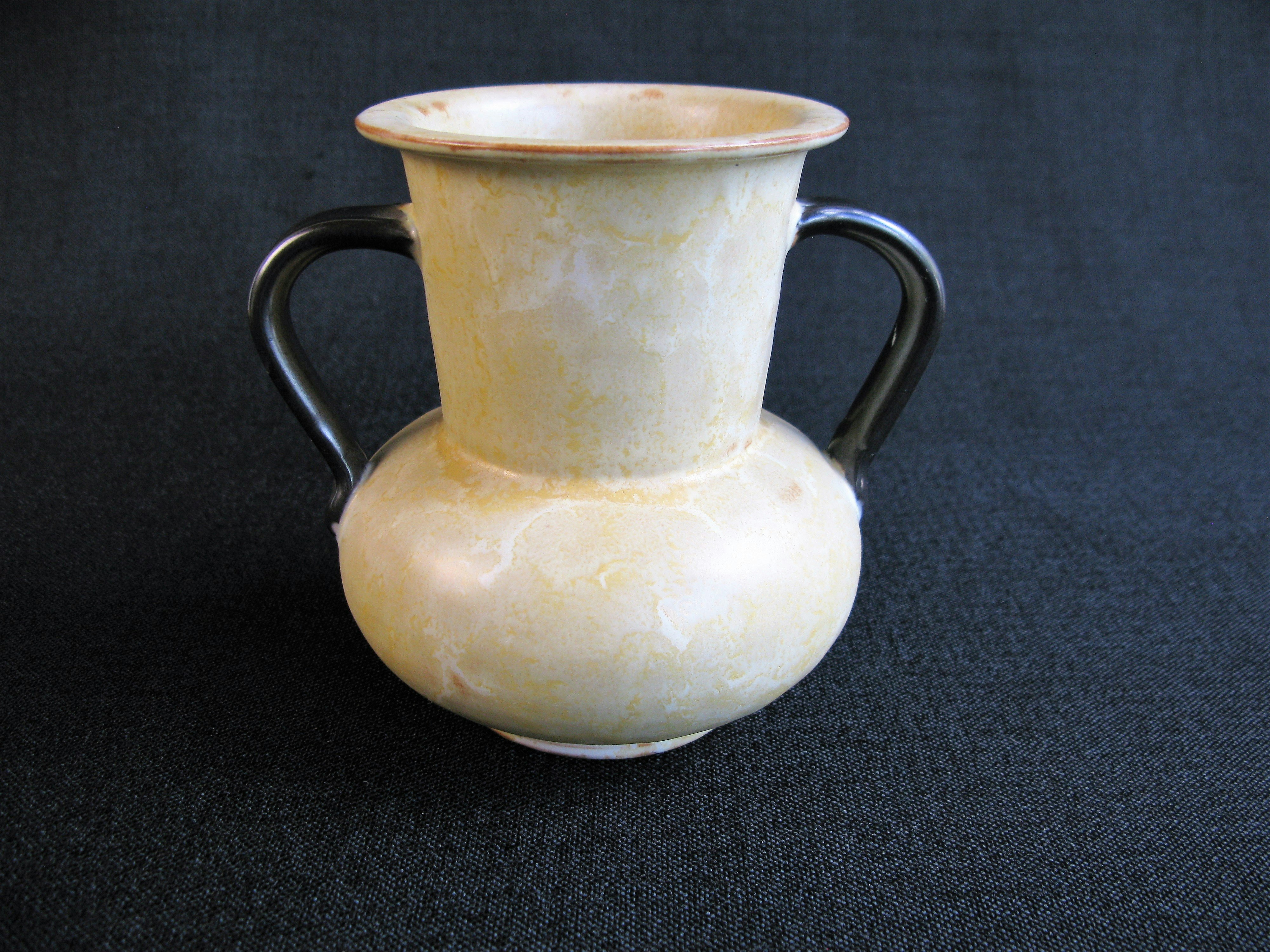 yellowish/brown vase 3142