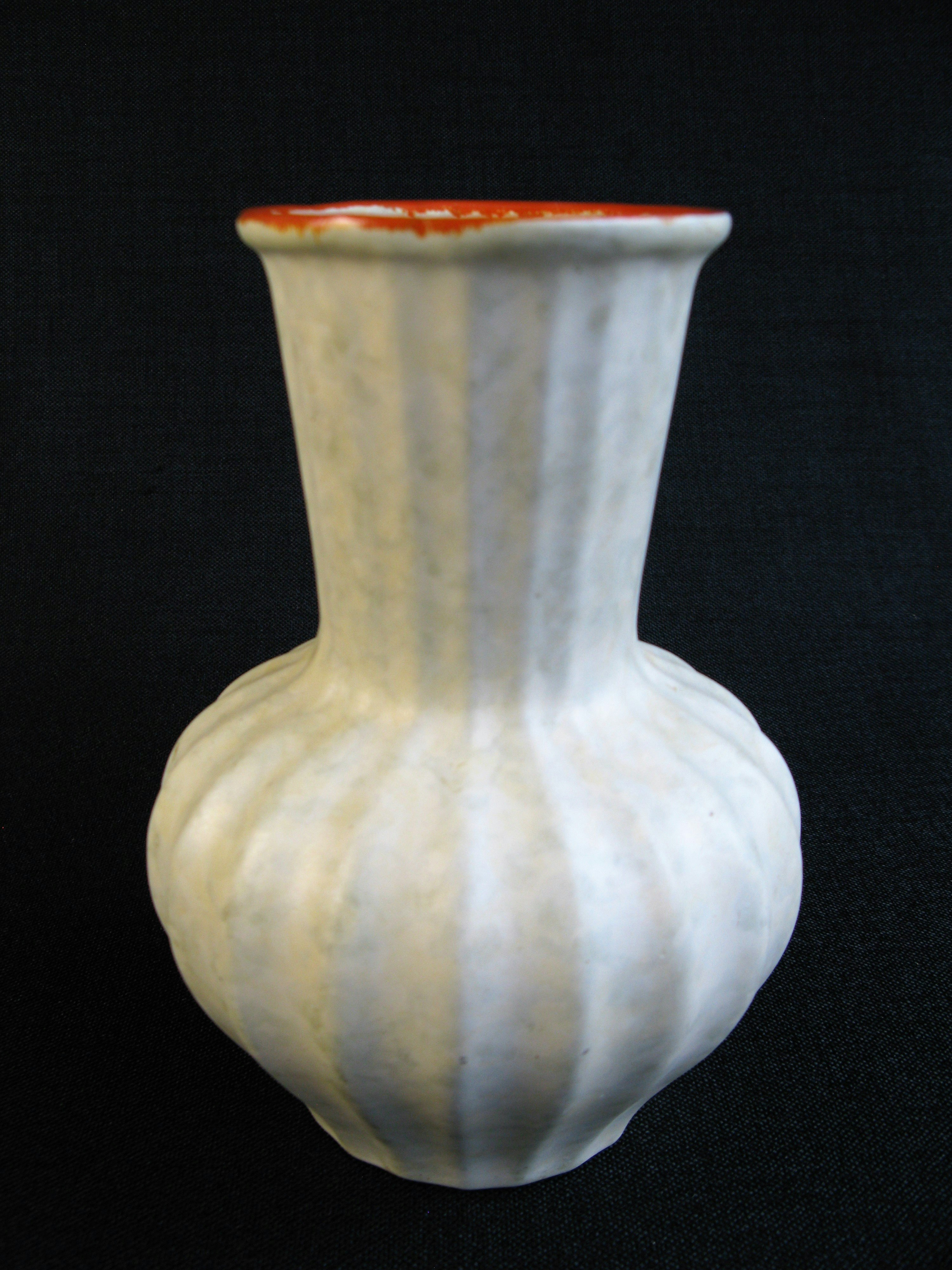 greyish/orange vase g3