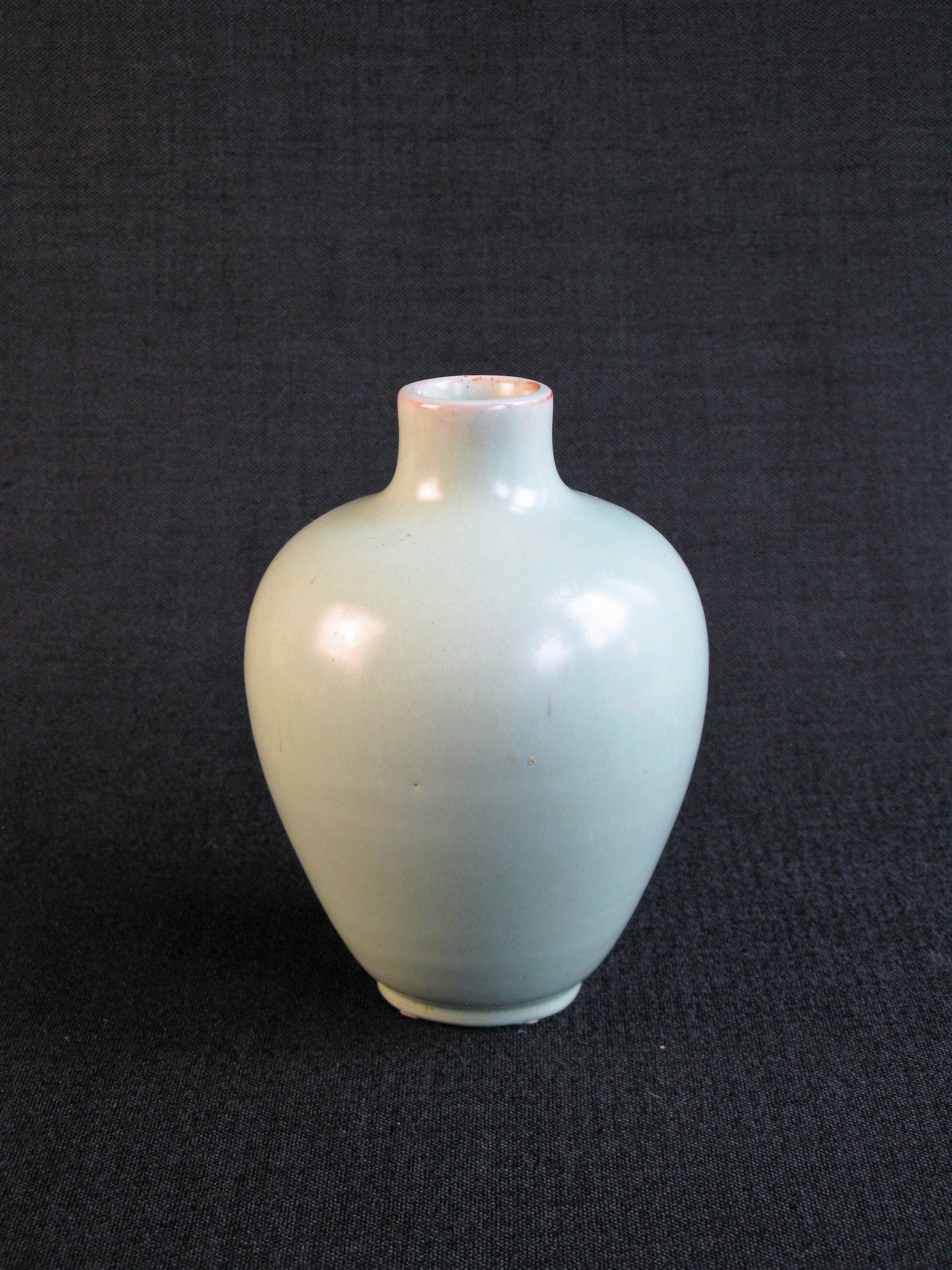 light green vase 487