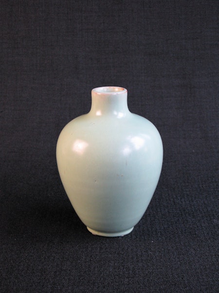 light green vase 487