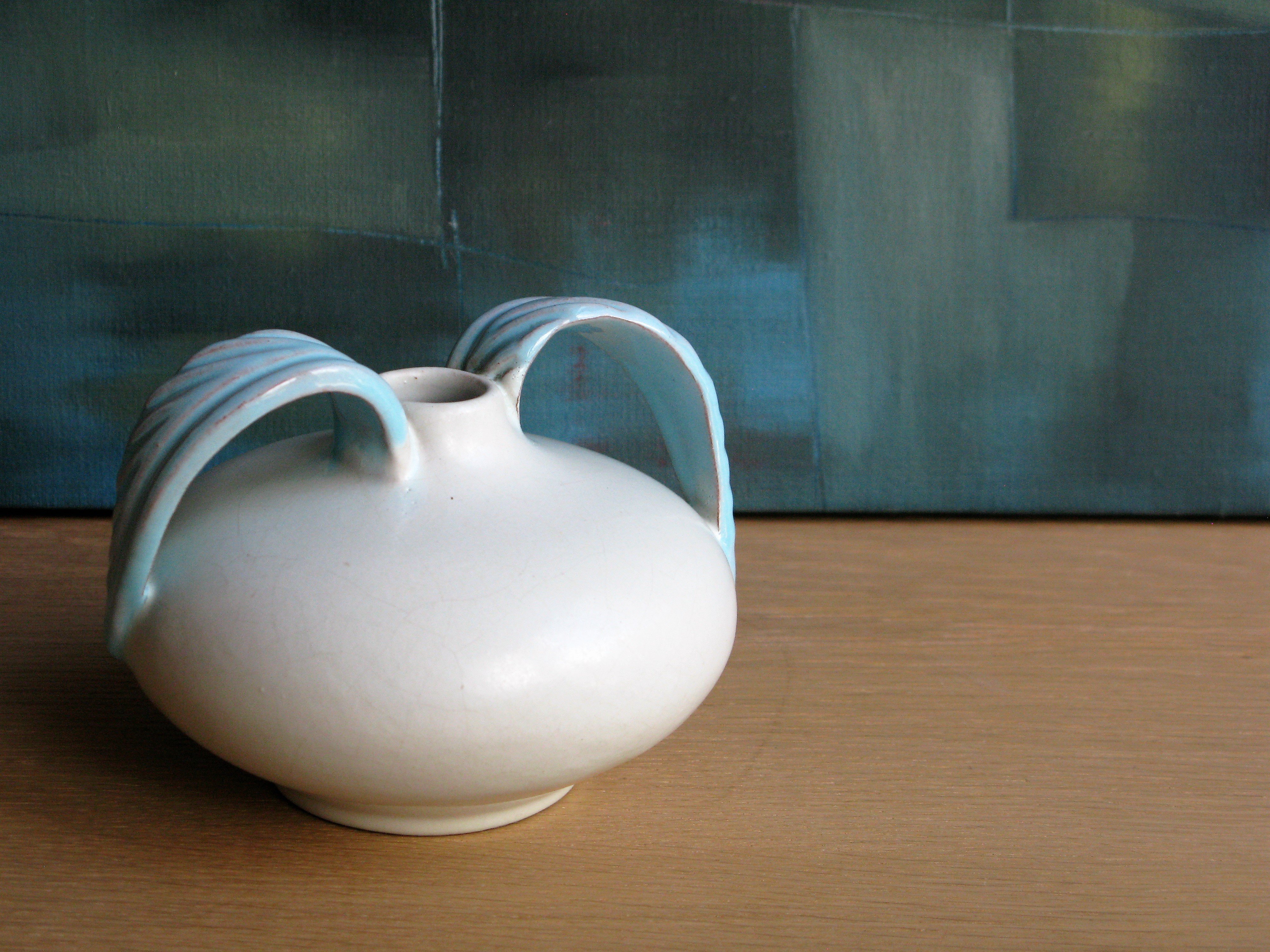 white/green vase 234