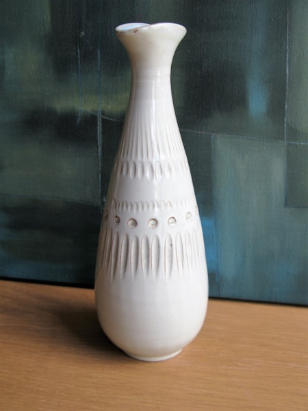 gramina vase 661 sold