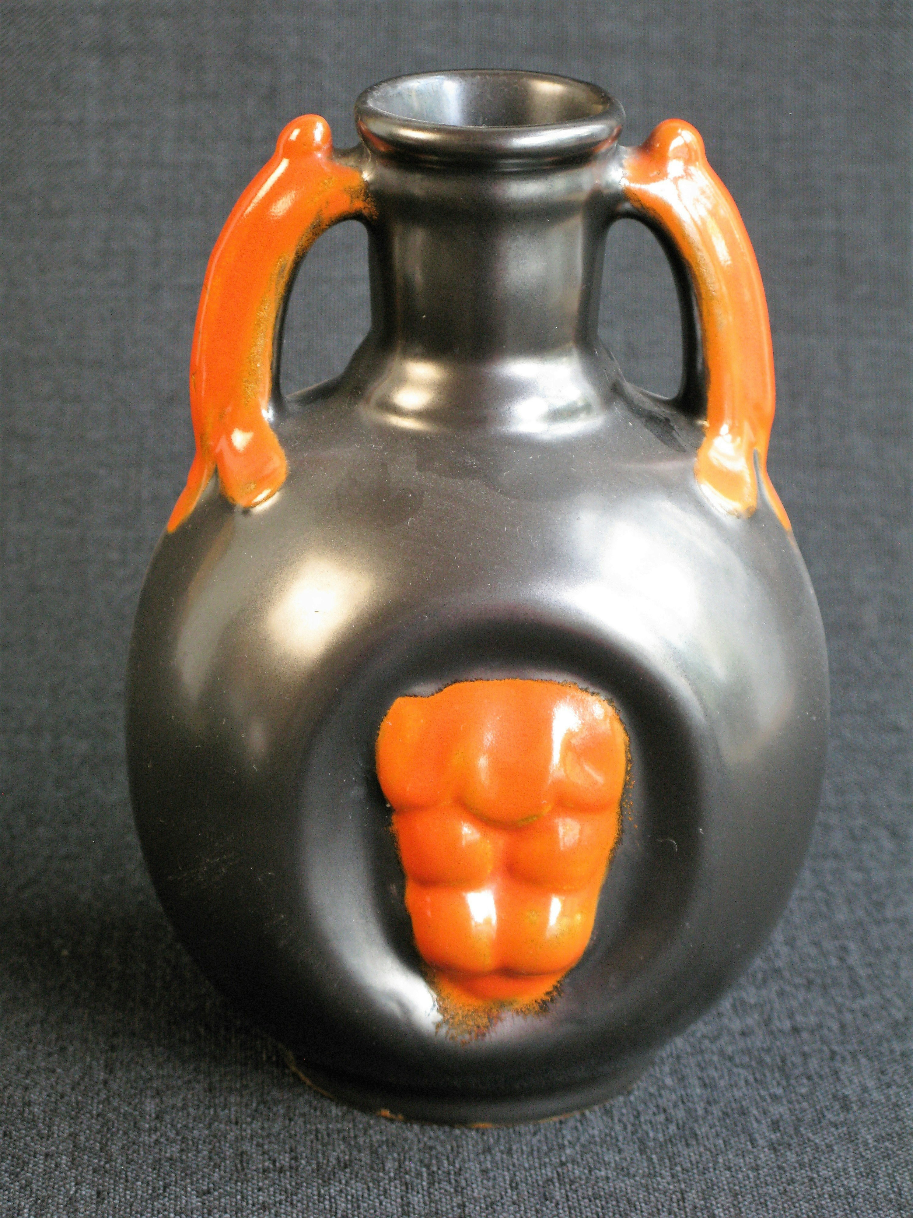 black/orange vase 1932