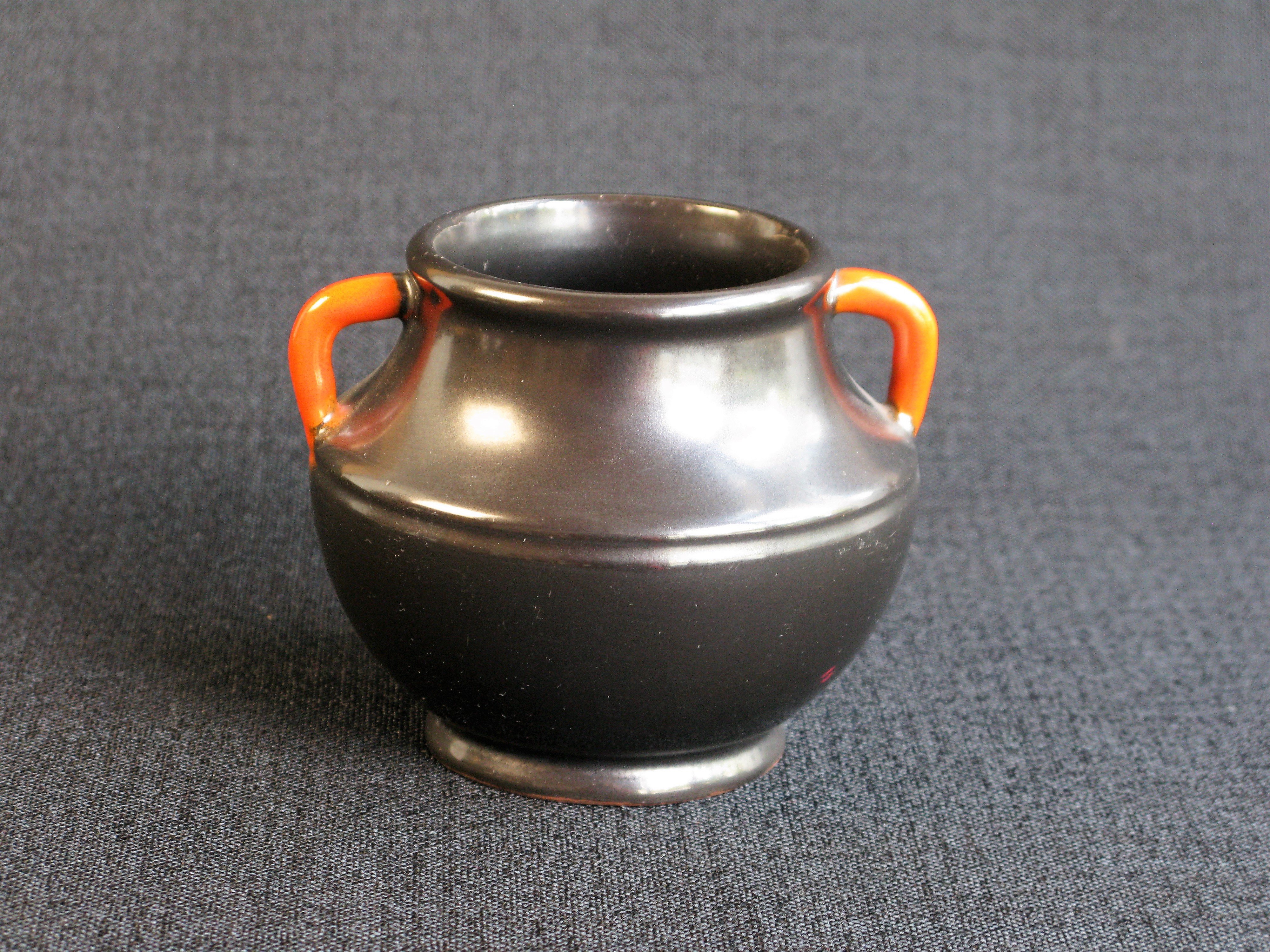 black/orange vase 1558