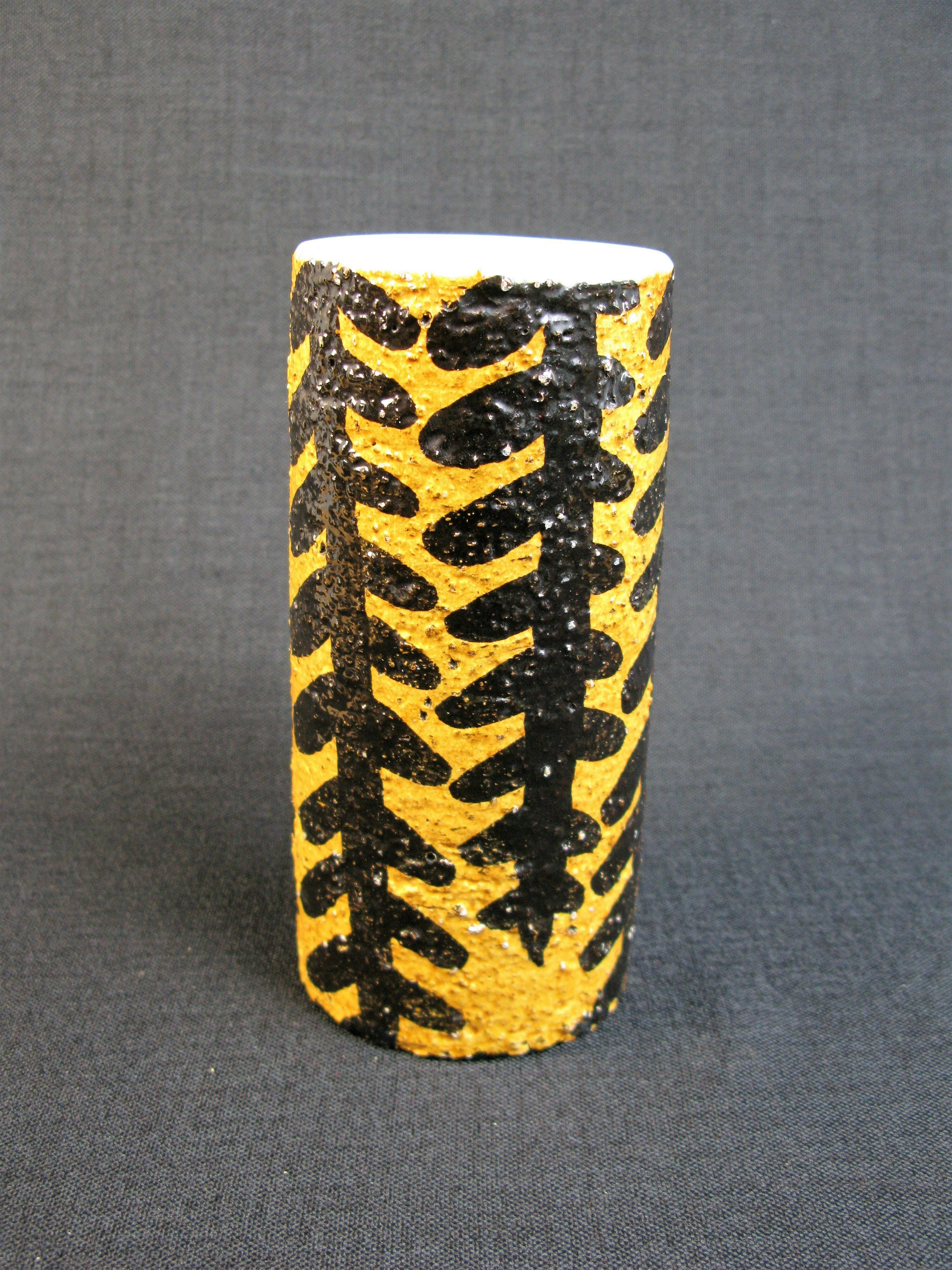 tiger vase 4401