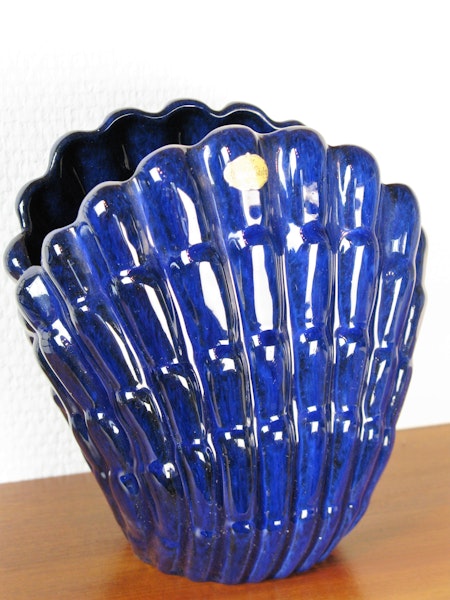 dark blue vase 342