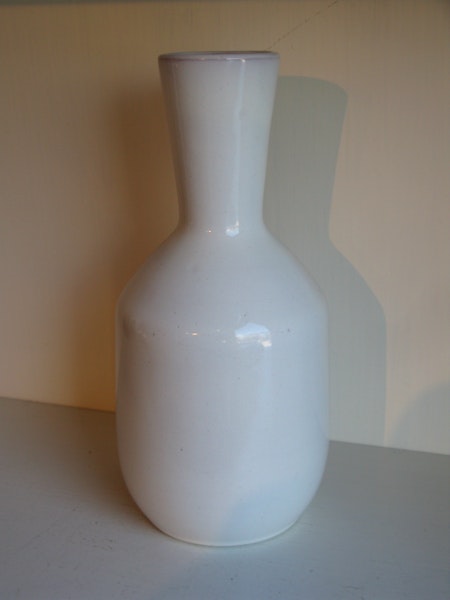 white vase 549