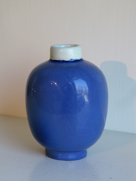 blue/white vase 396