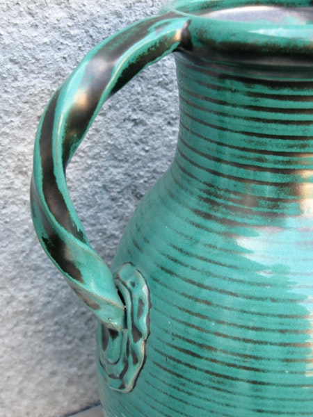 green vase 1588