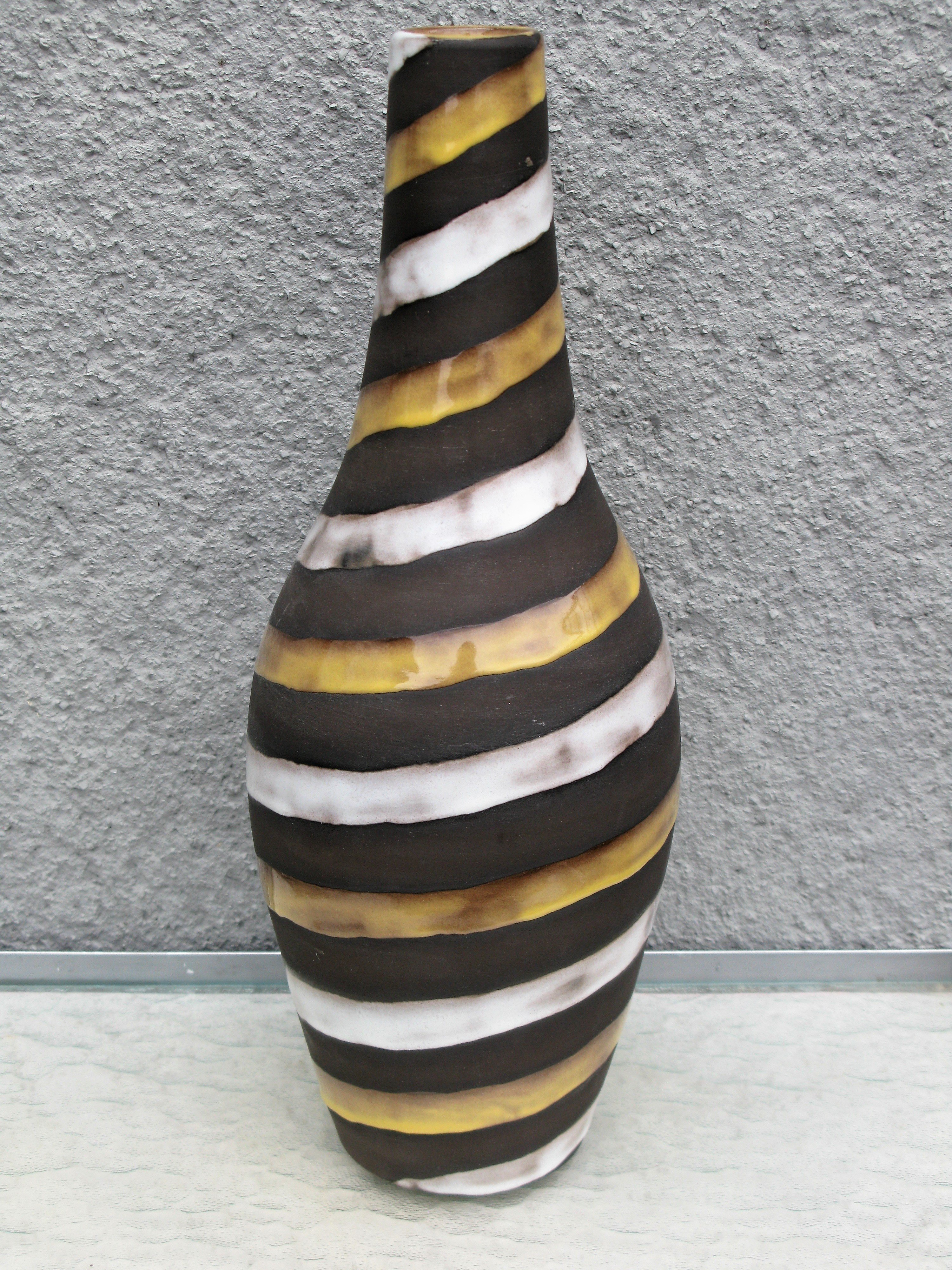 spiral vase 2050