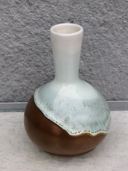 brown/greyish vase 370