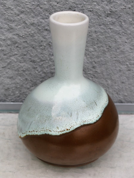 brown/greyish vase 370