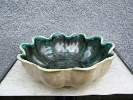 yellowish/green bowl 19