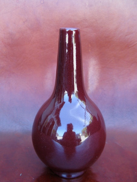 burgundy vase 394