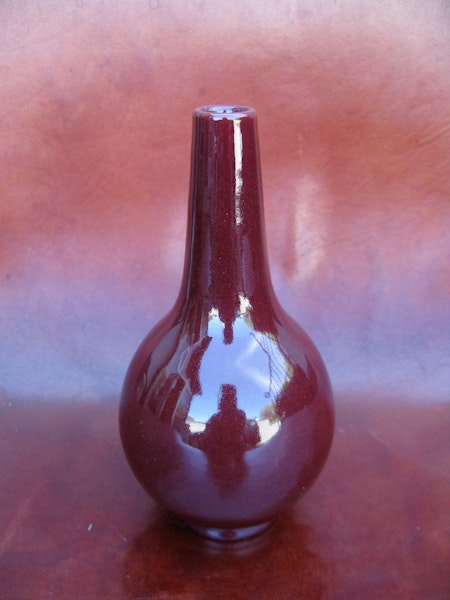 burgundy vase 394
