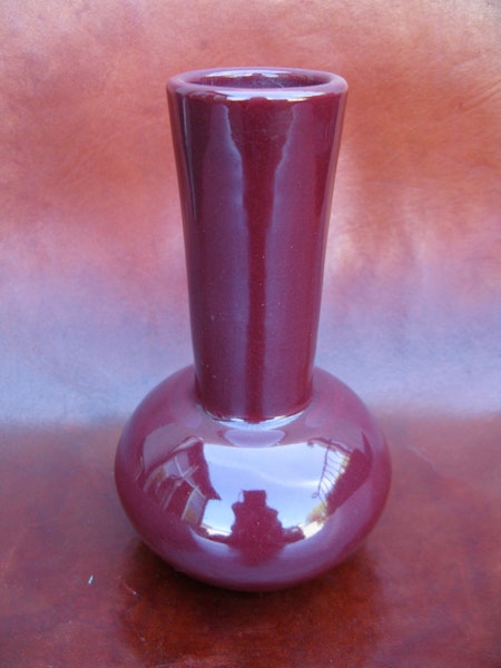 burgundy vase 52