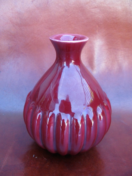burgundy vase 780