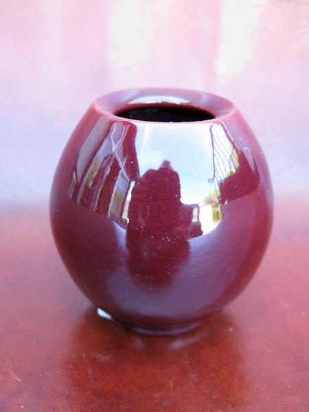 burgundy vase 508