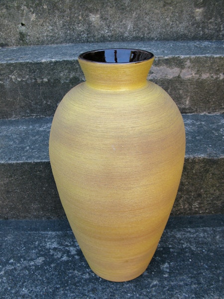 greta floor vase 9