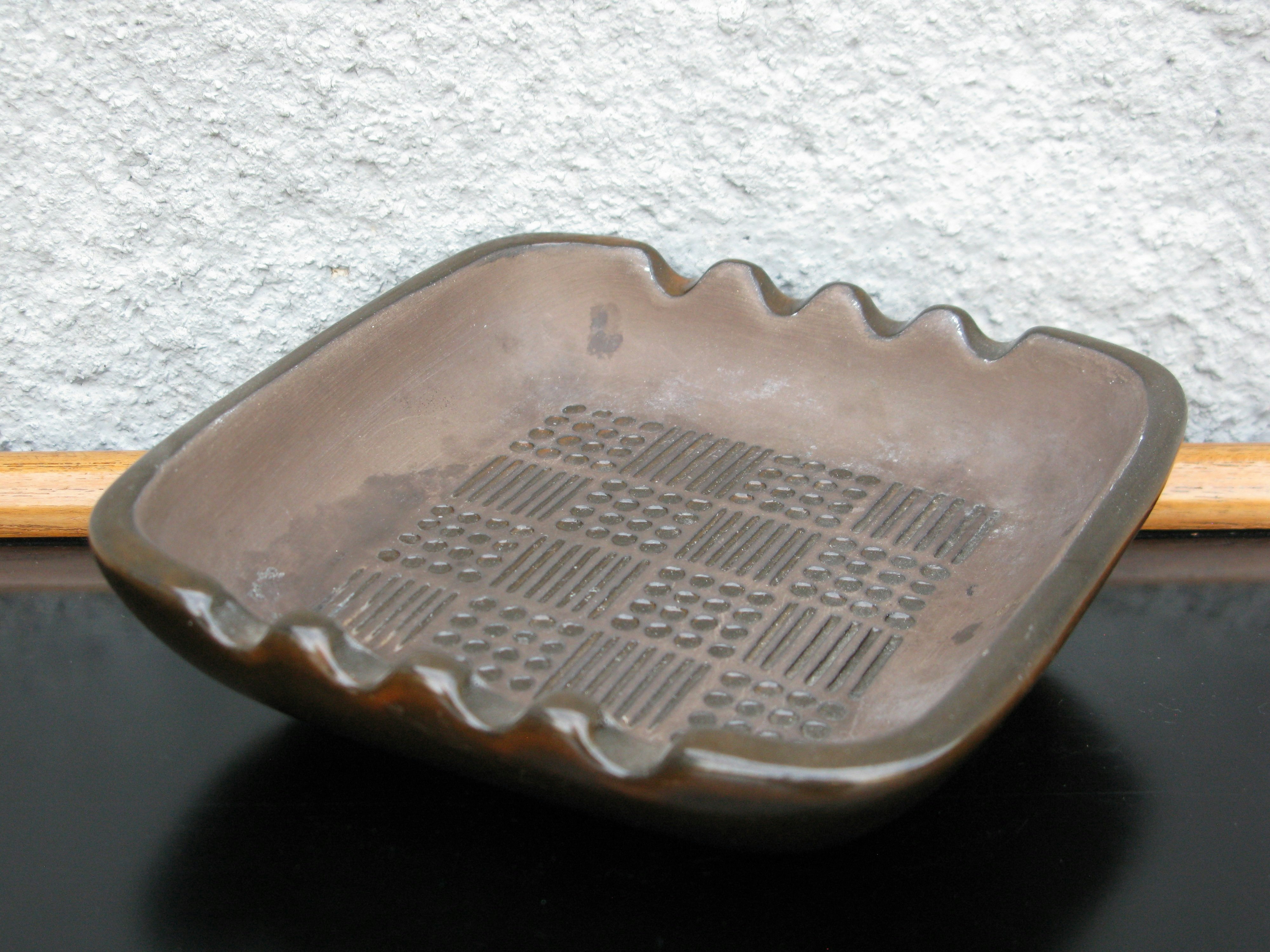 brown ruta ashtray 4561