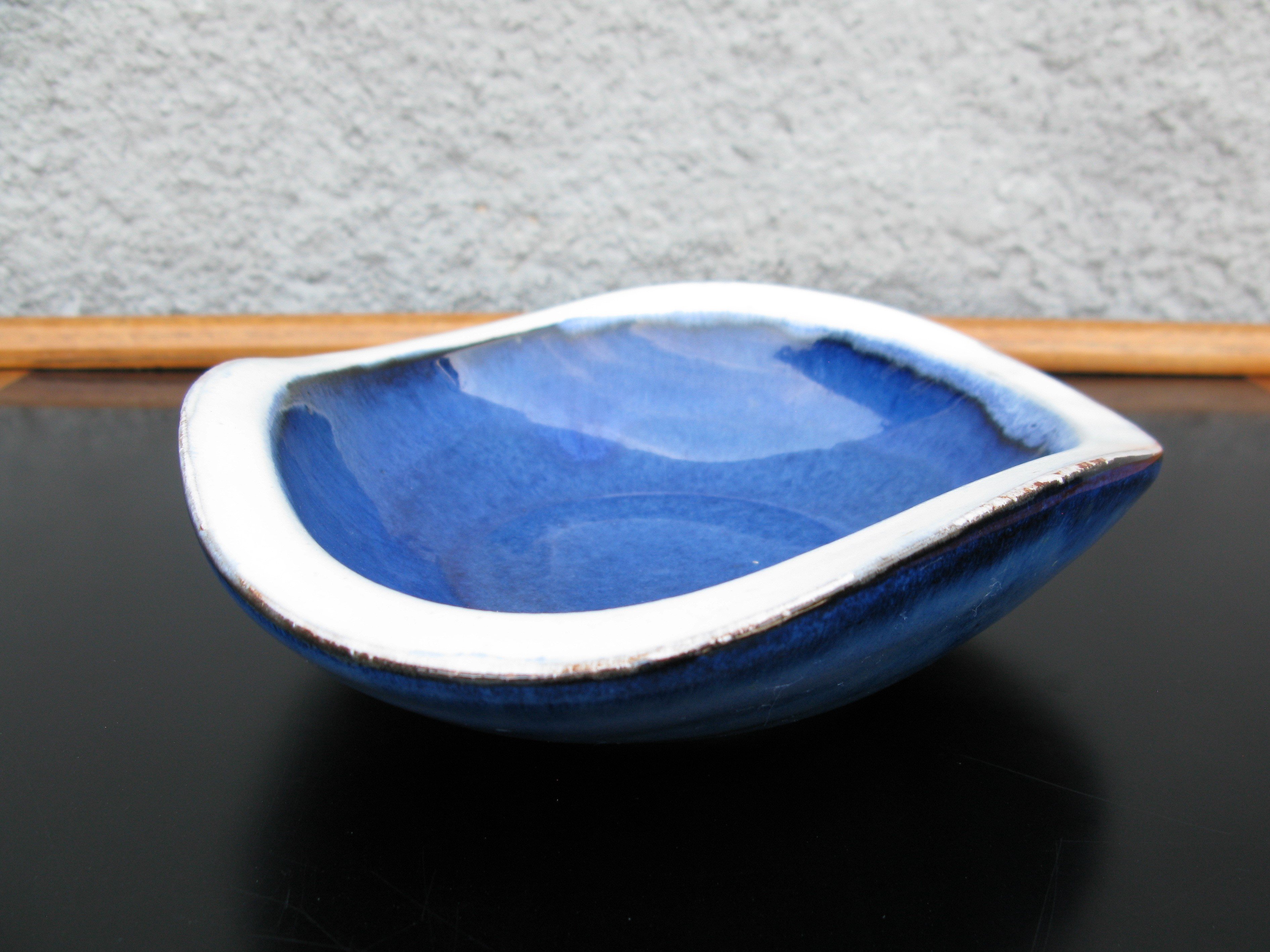 blue/white bowl 171