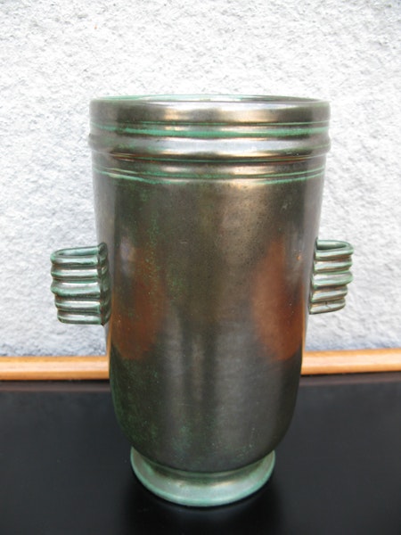 green vase 3307