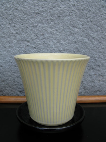 yellow freja flowerpot nr 3 item 2