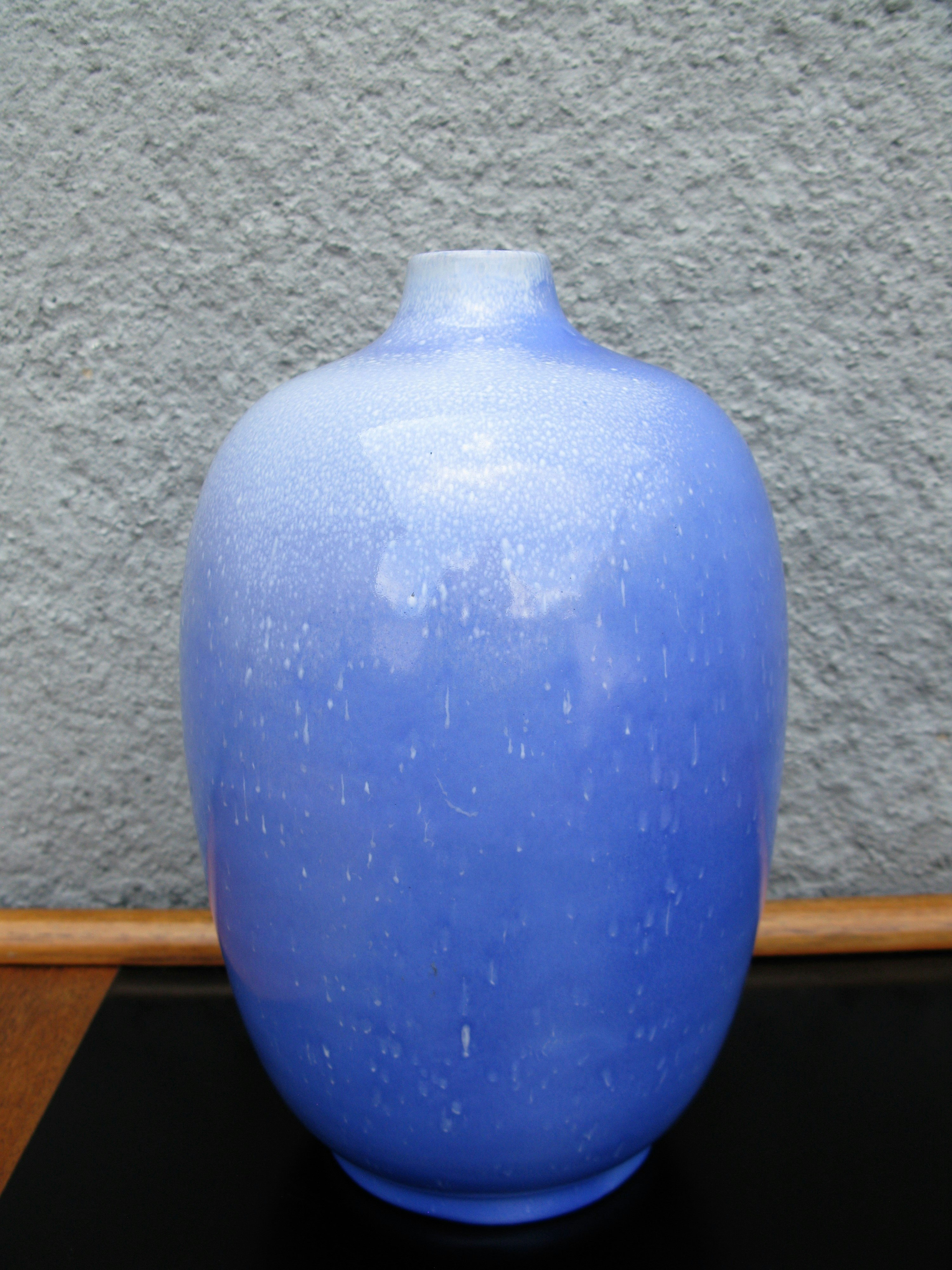 blue expo vase 18