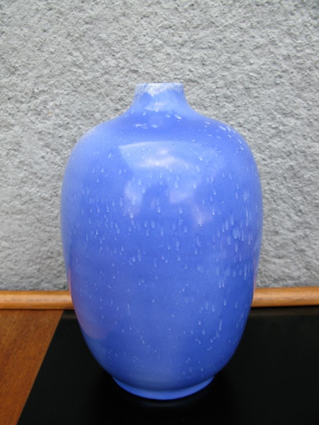 blue expo vase 18